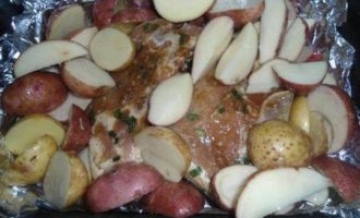 Свиной антрекот, запеченный с картофелем
