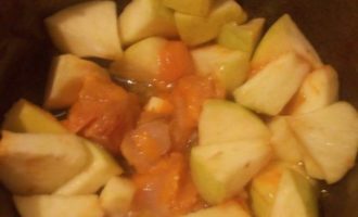 Тушеное утиное мясо с абрикосово-яблочным соусом