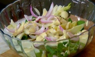 Салат с картофелем, фенхелем и копченой семгой