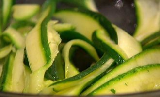 Паста с зелеными овощами и сыром буррата