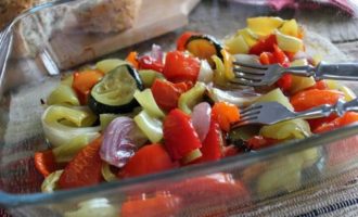 Ароматные овощи в духовке