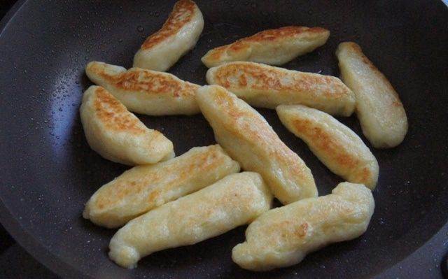 Пальчики с картошки. Картофель пальчики. Картофельные пальцы. Картофельные пальчики с фаршем. Творожные пальчики отварные.