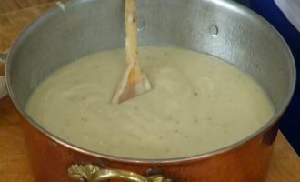 Суп из сельдерея с каштанами и лисичками