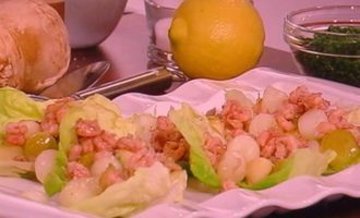 Салат с лососем и креветками
