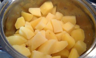 Картофельные котлеты со сливочно-грибным соусом