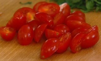 Моцарелла и помидоры на шпажках