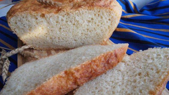 Рецепт хлеба на манке. Манка с хлебом. Хлеб из манки. Хлеб из манной крупы. Хлеб с манкой Командор.