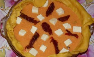 Тыквенный пирог с сыром и вялеными томатами